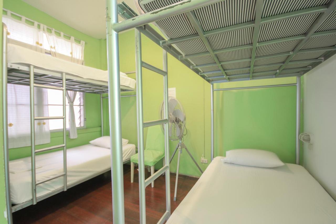 Oyo 1054 Phuket Backpacker Hostel Dış mekan fotoğraf